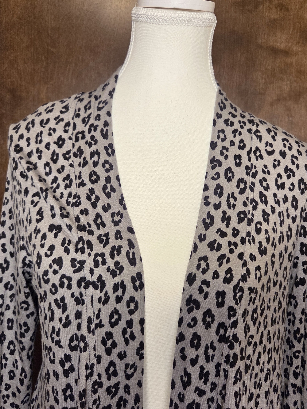 Leopard Print Gray & Black Cardigan NWT - Picture 3 of 12